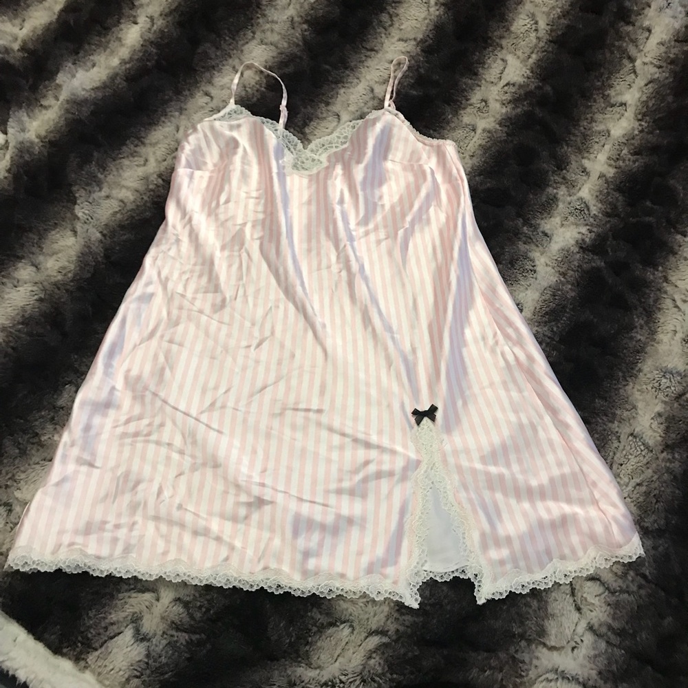 Victoria Secret pink Gown size medium